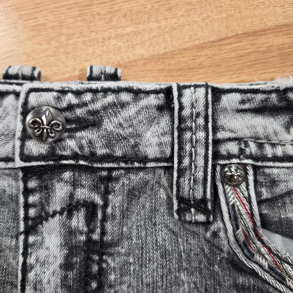 Rock Revival Kliner Shorts Mens 40 TJ2468H205 Acid Wash Grey Denim Fleur-De-Lis